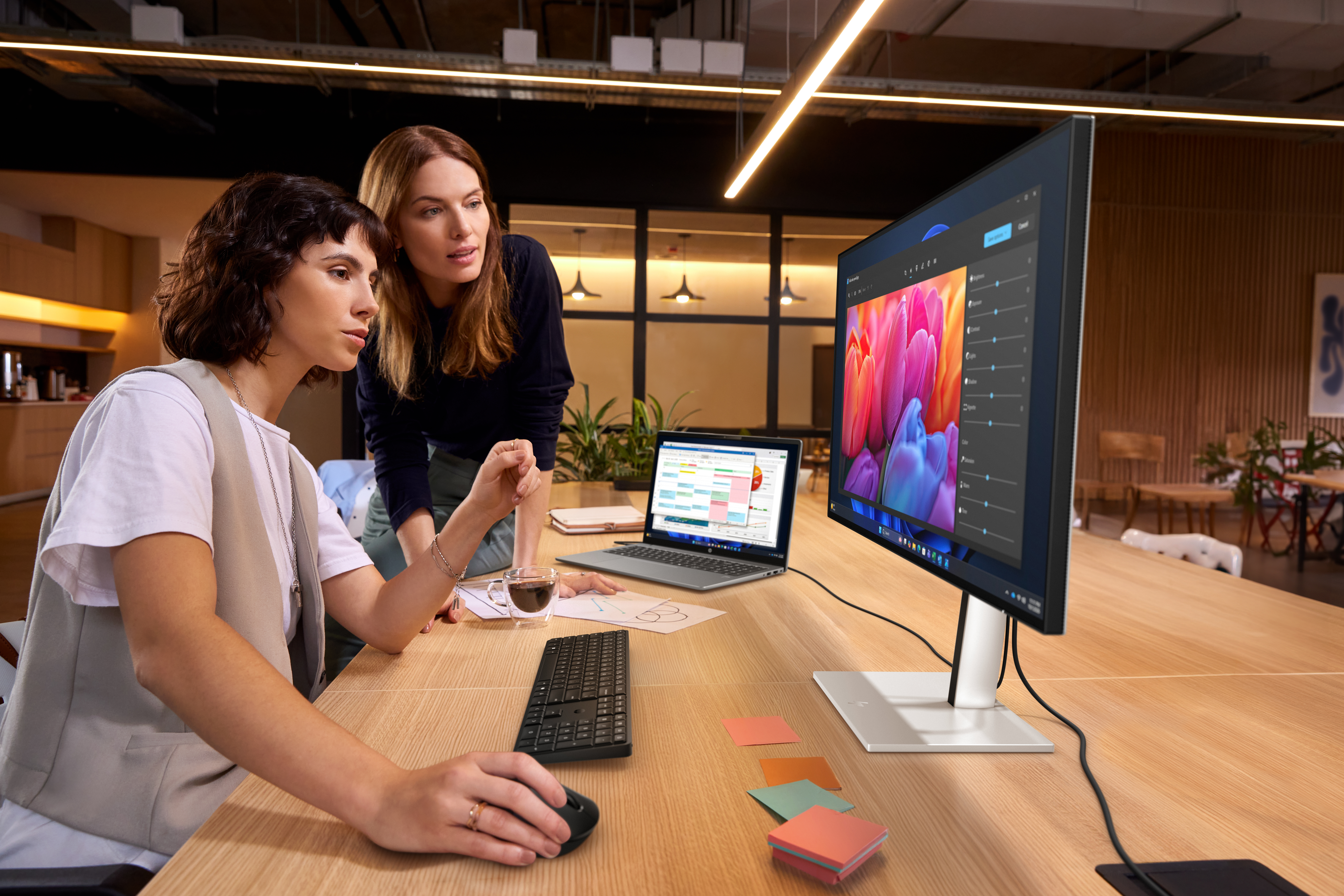 HP 200 G2a Notebook - 135-Grad Scharnierdesign - AMD Ryzen 5 220 / 3.2 GHz - Win 11 Pro - Radeon 740M - 16 GB RAM - 512 GB SSD NVMe - 40.6 cm (16")