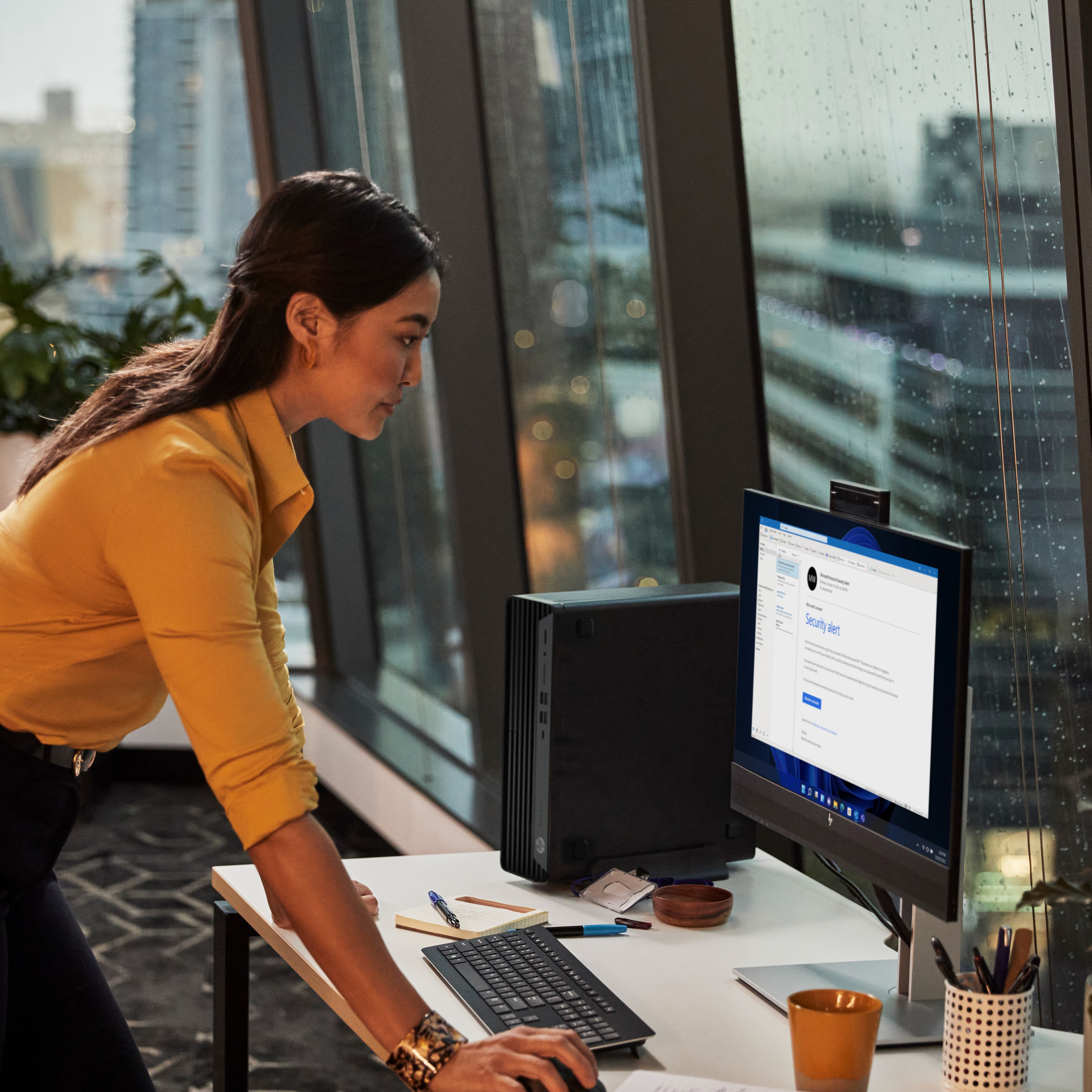 HP Elite 800 G9 - SFF - Core i5 i5-14500 / 2.6 GHz - RAM 16 GB - SSD 512 GB - NVMe - DVD-Writer - UHD Graphics 770 - 1GbE - Win 11 Pro - Tastatur: Deutsch