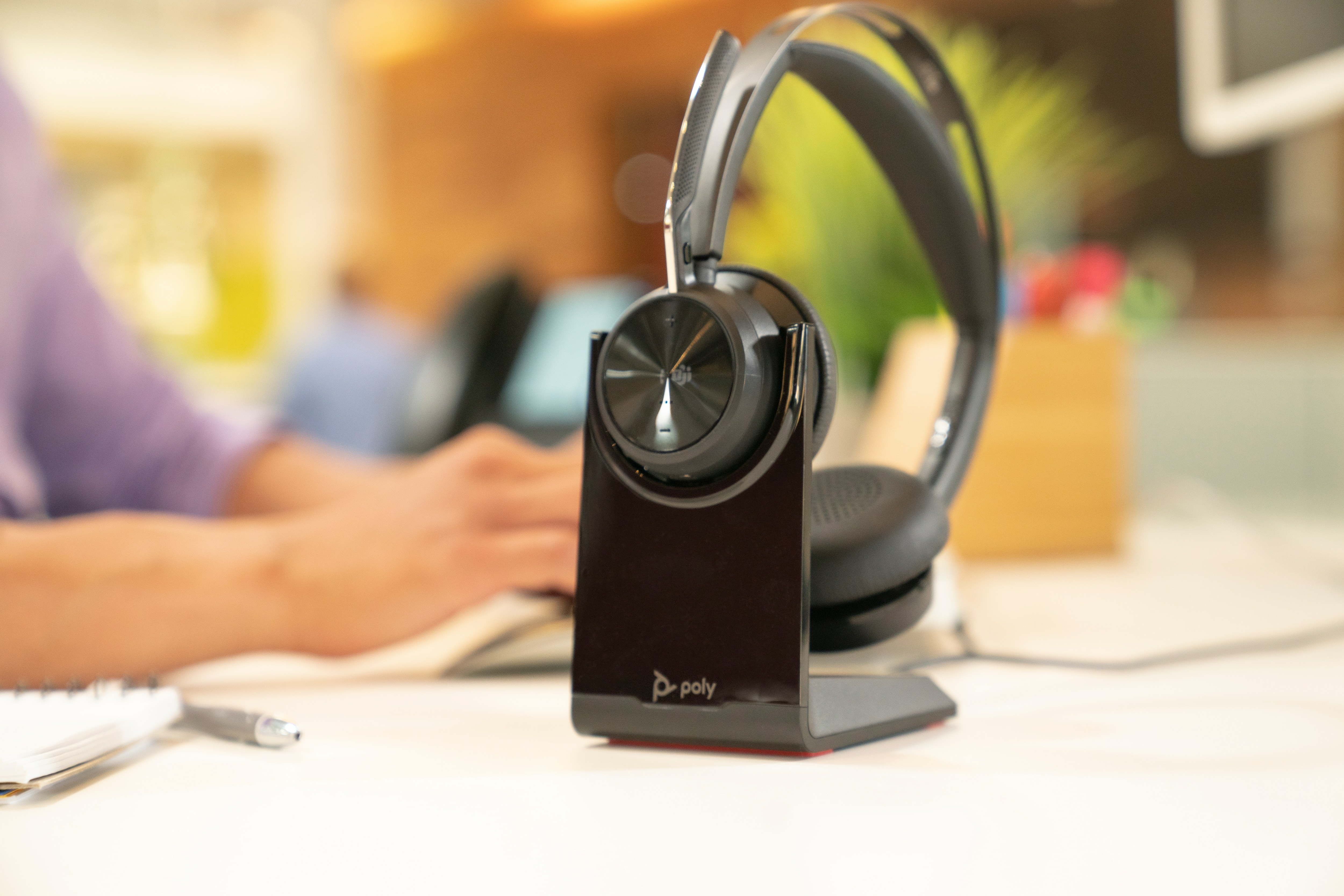 HP Poly Voyager Focus 2 - Headset - On-Ear